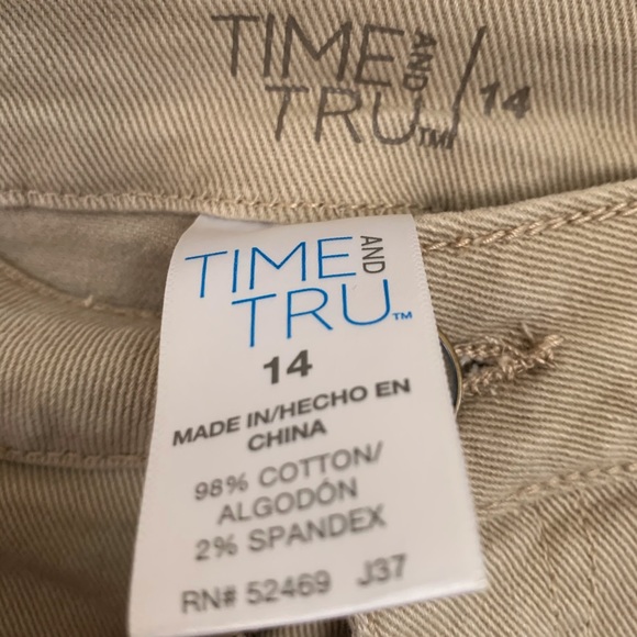 Tan shorts - Picture 2 of 3